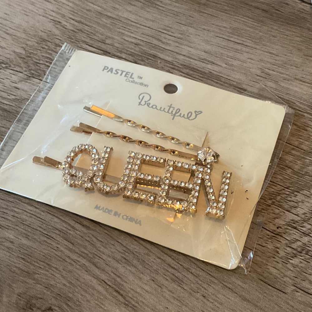 Gold 'QUEEN' Rhinestone Hair Clip Set